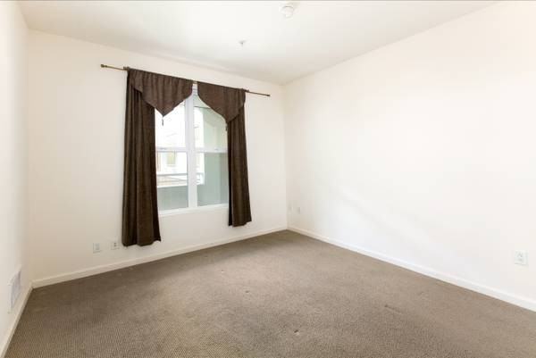 501 Crescent Way - Photo 3 of 6