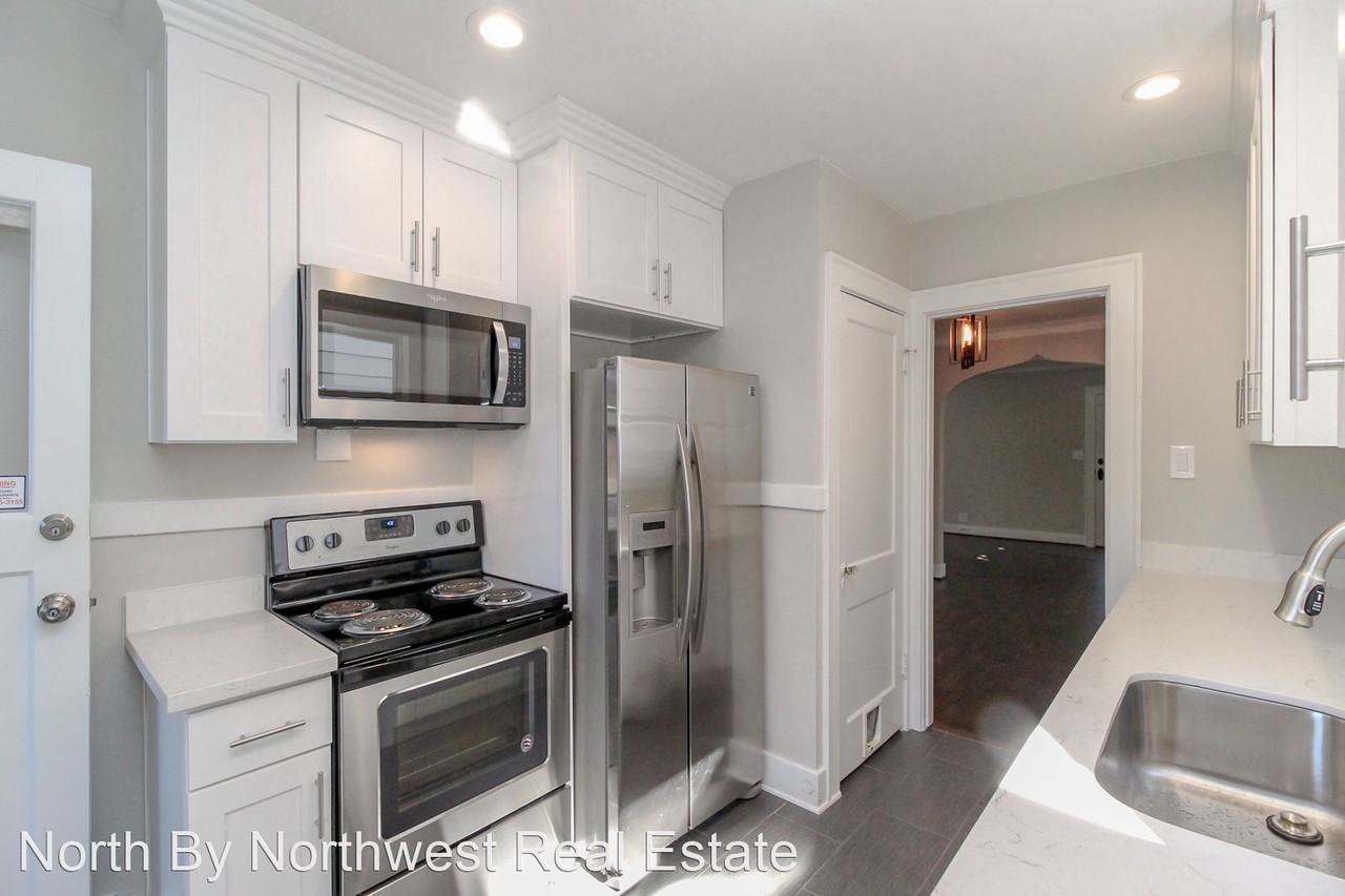 7655 Latona Ave Ne - Photo 2 of 31