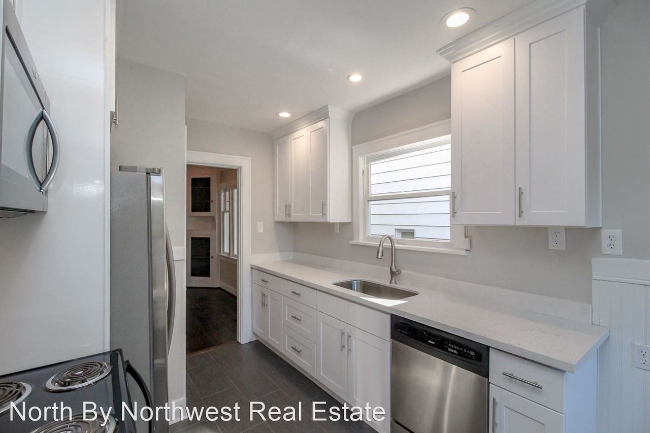 7655 Latona Ave Ne - Photo 3 of 31
