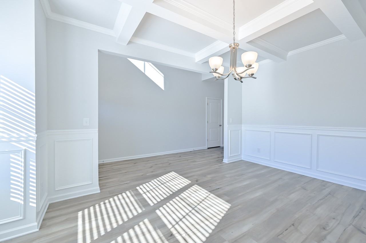 303 Eleanora Crossing - Photo 7 of 37