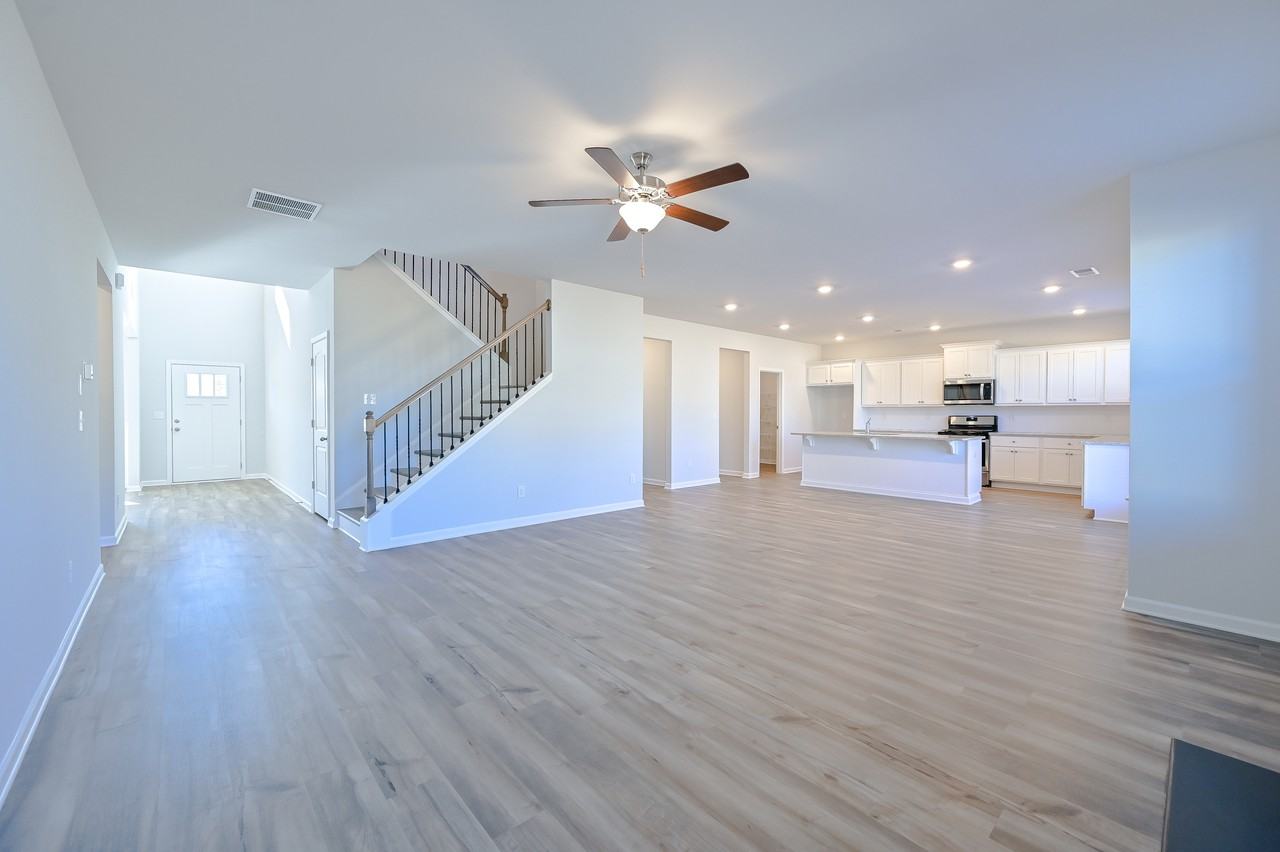 303 Eleanora Crossing - Photo 3 of 37