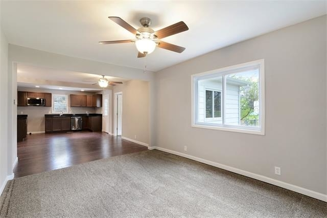 318 S 2nd St - Photo 2 of 5