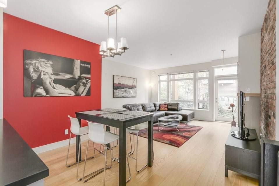 2923 Wall Street - Photo 3 of 14