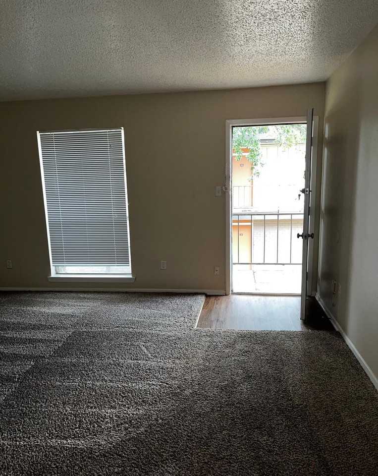 605 Del Paso St - Photo 3 of 14