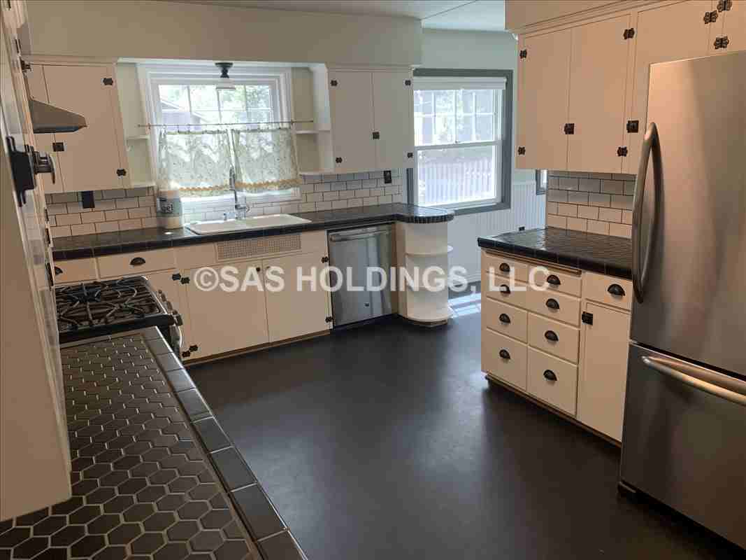 11800 Southwest Butner Road - Photo 2 of 13