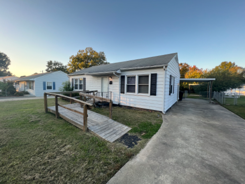 2132 Martin St - Photo 2 of 14