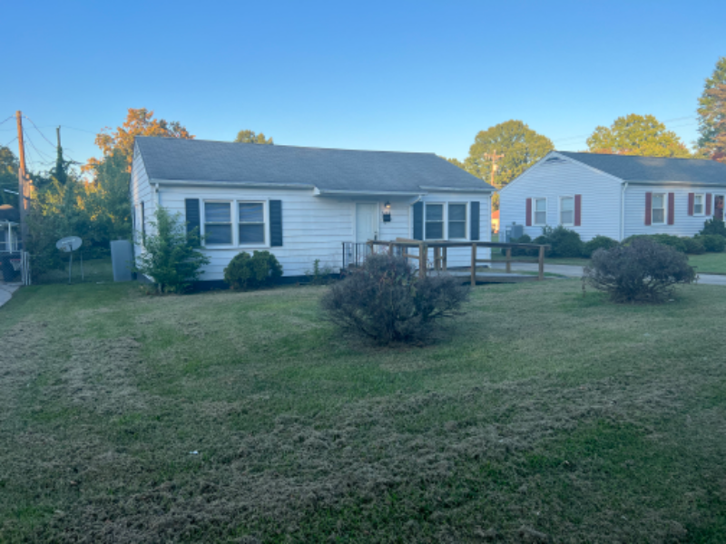 2132 Martin St - Photo 3 of 14