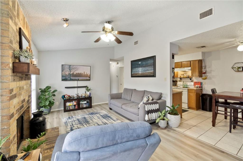 2107 Courtney St #A - Photo 4 of 11