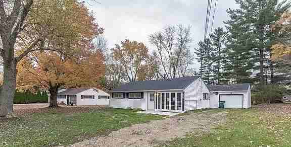 1926 Glenwood Dr - Photo 2 of 12