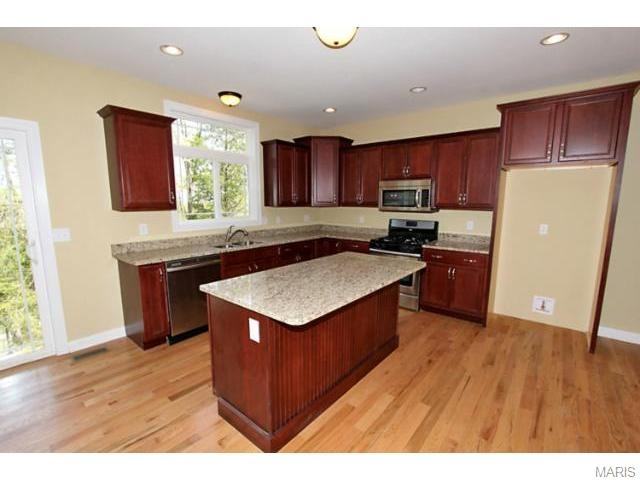 2284 Valleyview Dr - Photo 3 of 33