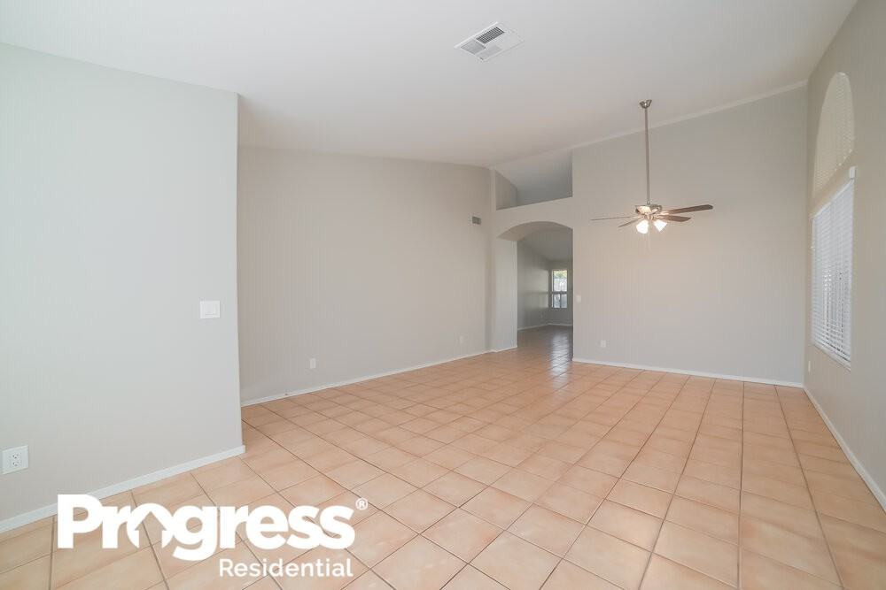 6566 E Fox St - Photo 3 of 21