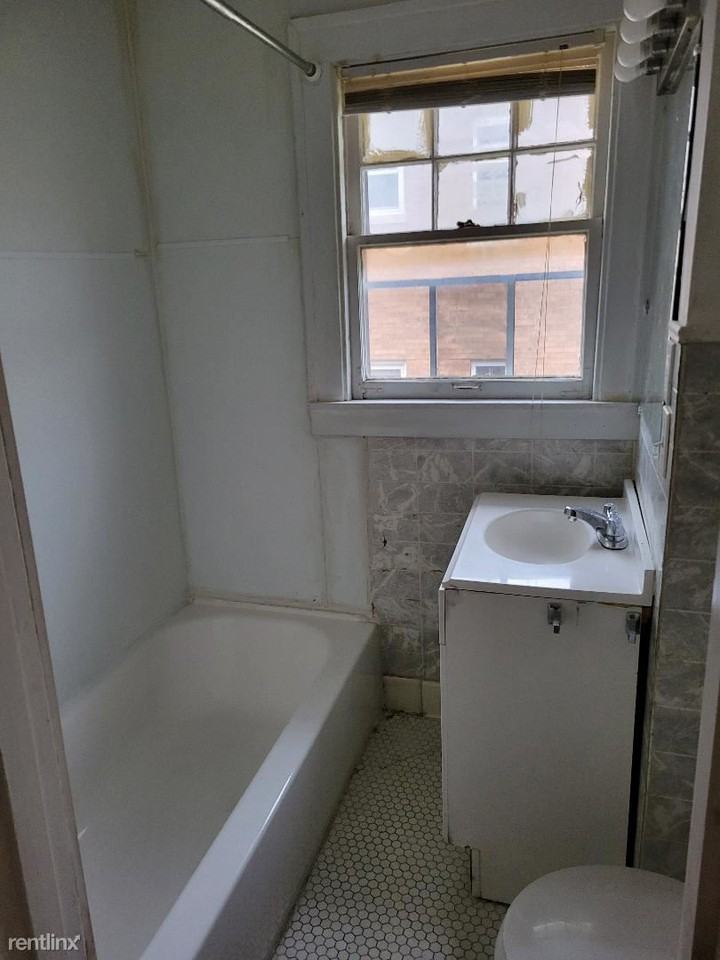 60 Waldo St - Photo 2 of 8