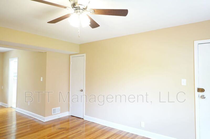 8802 Bradford Rd #4 - Photo 7 of 39