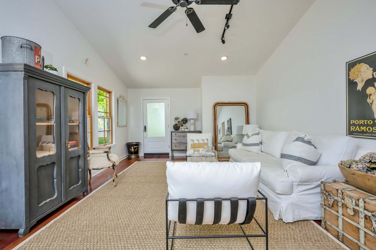 1626 Tainter Street - Photo 3 of 19