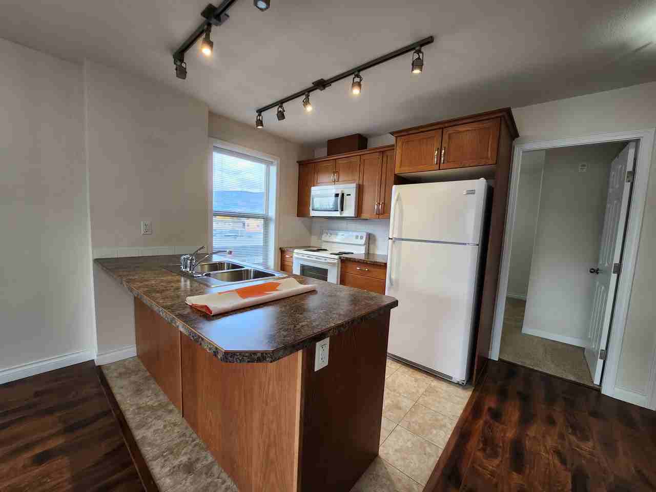 598 Sutherland Avenue - Photo 2 of 7