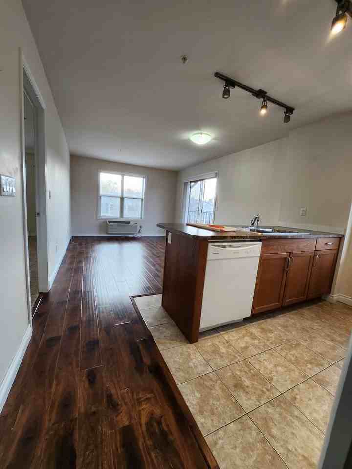 598 Sutherland Avenue - Photo 3 of 7