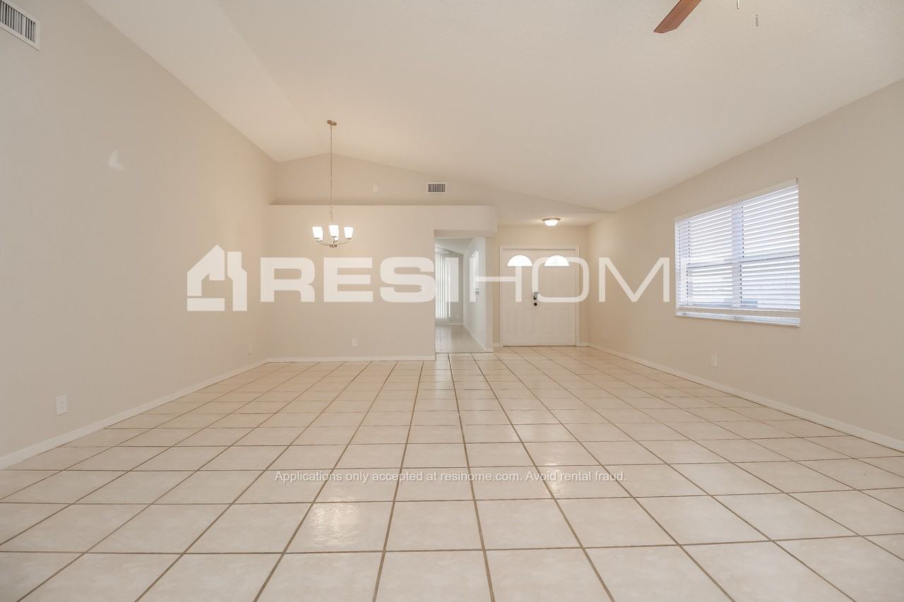 21291 Sawmill Ct - Photo 3 of 23