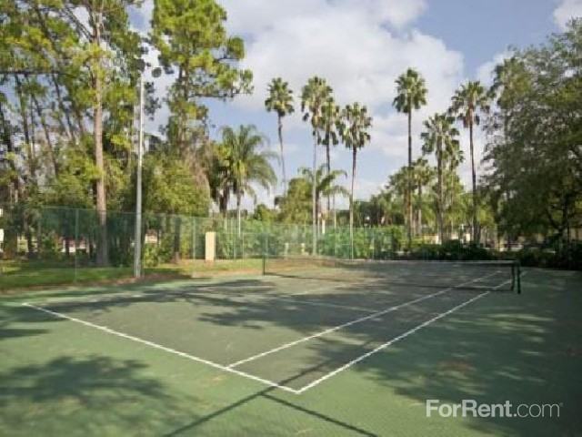 Island Club Apartments - Photo 2 of 7