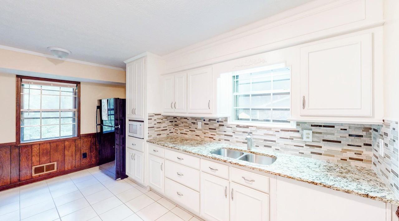 Melanie Trl - Photo 4 of 11