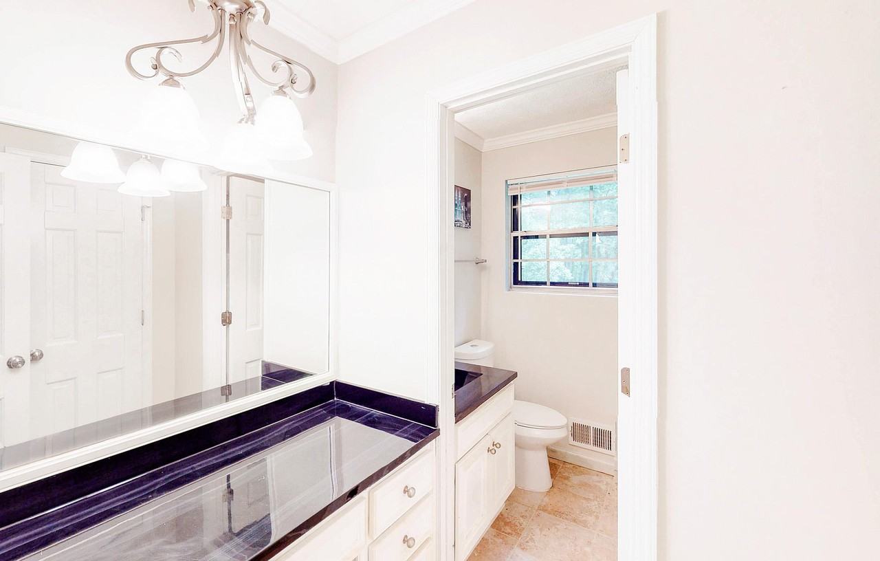 Melanie Trl - Photo 7 of 11