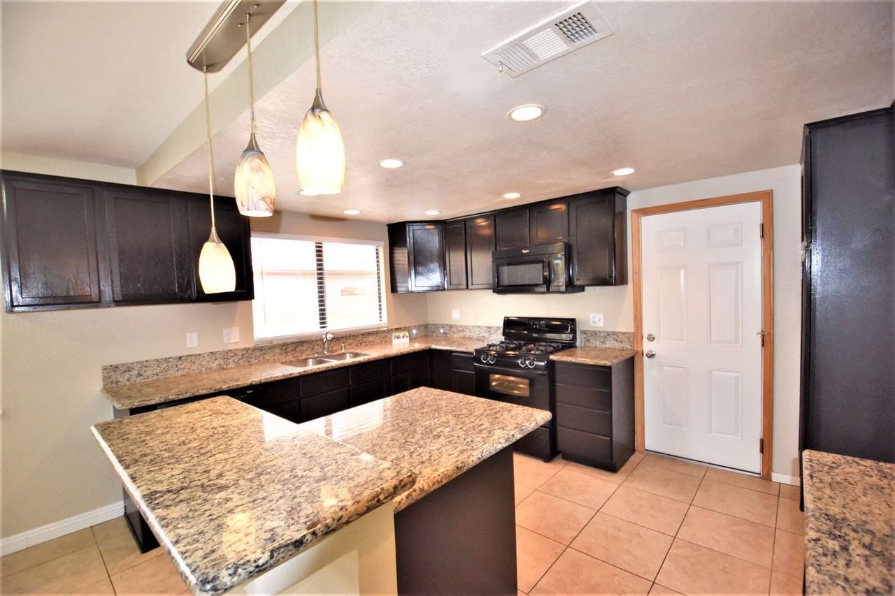 1828 Nessa Dr - Photo 3 of 12