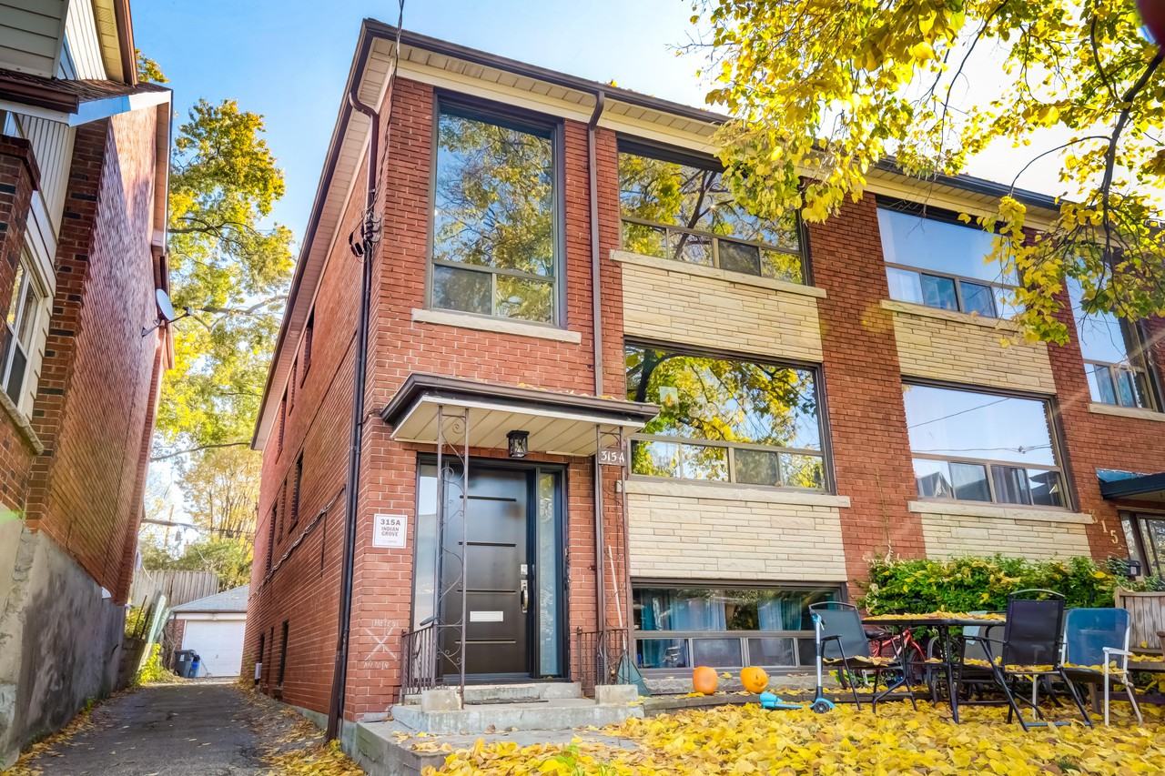 315 A Indian Grove 3rd Floor, Toronto, ON M6P 2H6 3 Bedroom Apartment