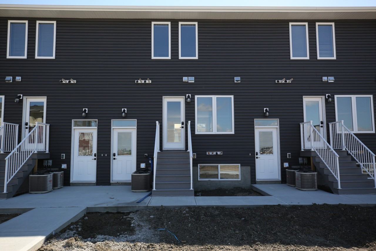 Chuka Townhomes(West) Apartments 3145 & 3145 Chuka Blvd, Regina, SK