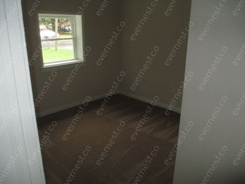 1008 Bundy Ave - Photo 3 of 11