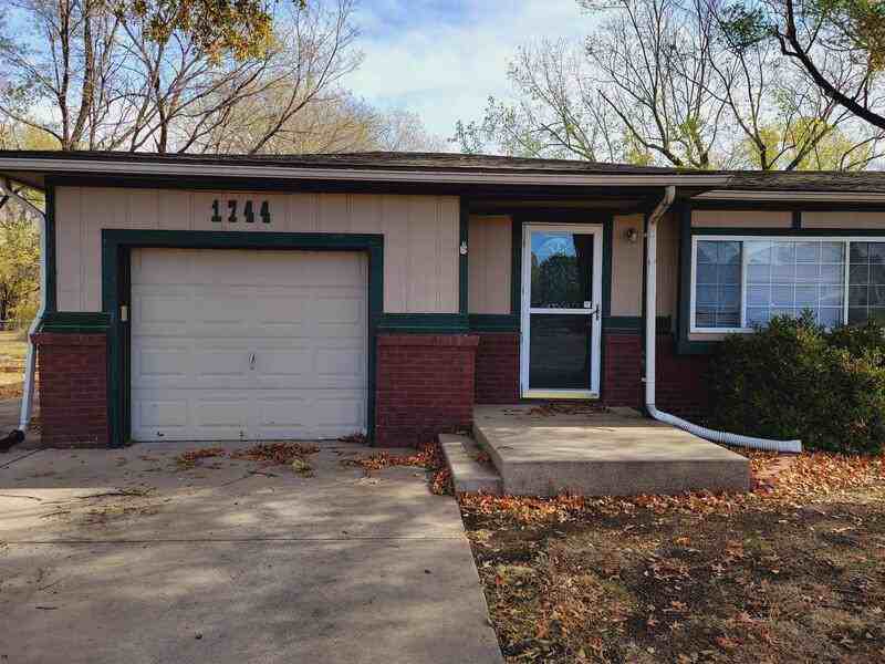 1744 S Lark Ln - Photo 3 of 25