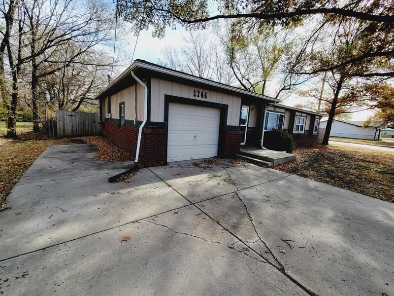 1744 S Lark Ln - Photo 4 of 25