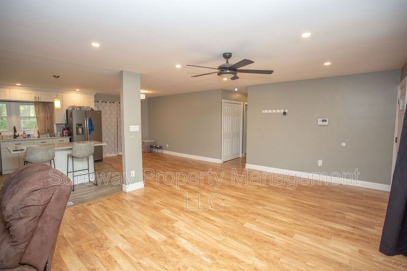 31 Edge Ln - Photo 4 of 36