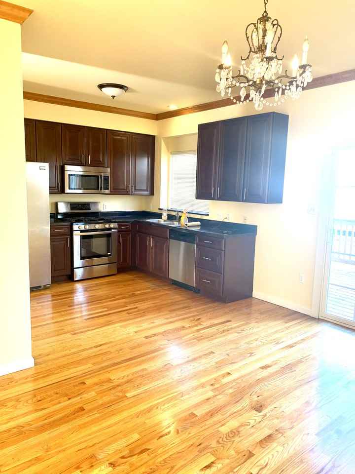 5785 Kingsbury Place - Photo 4 of 14