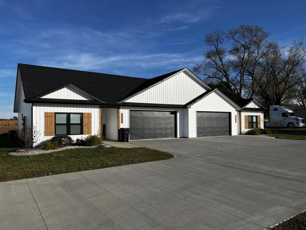 2725 S Market St - Photo 2 of 18