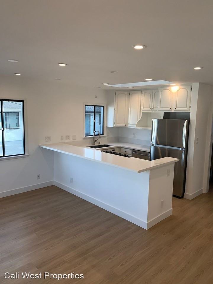 121-131 8th St - Photo 3 of 35
