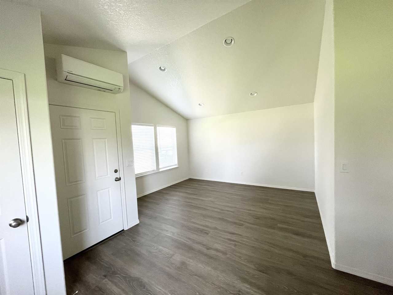 3544 Hickory Ave - Photo 3 of 10