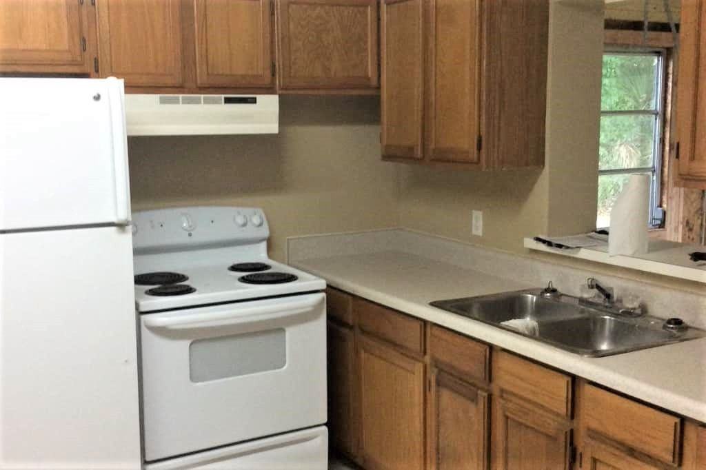 1786 Palm Dr - Photo 2 of 5