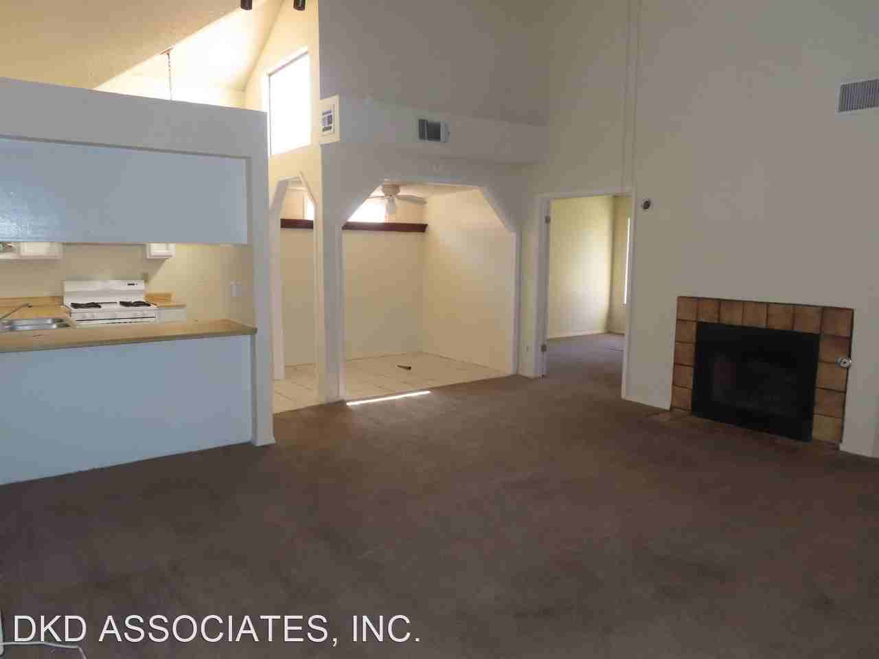 1831 Chris Scott Dr - Photo 2 of 14