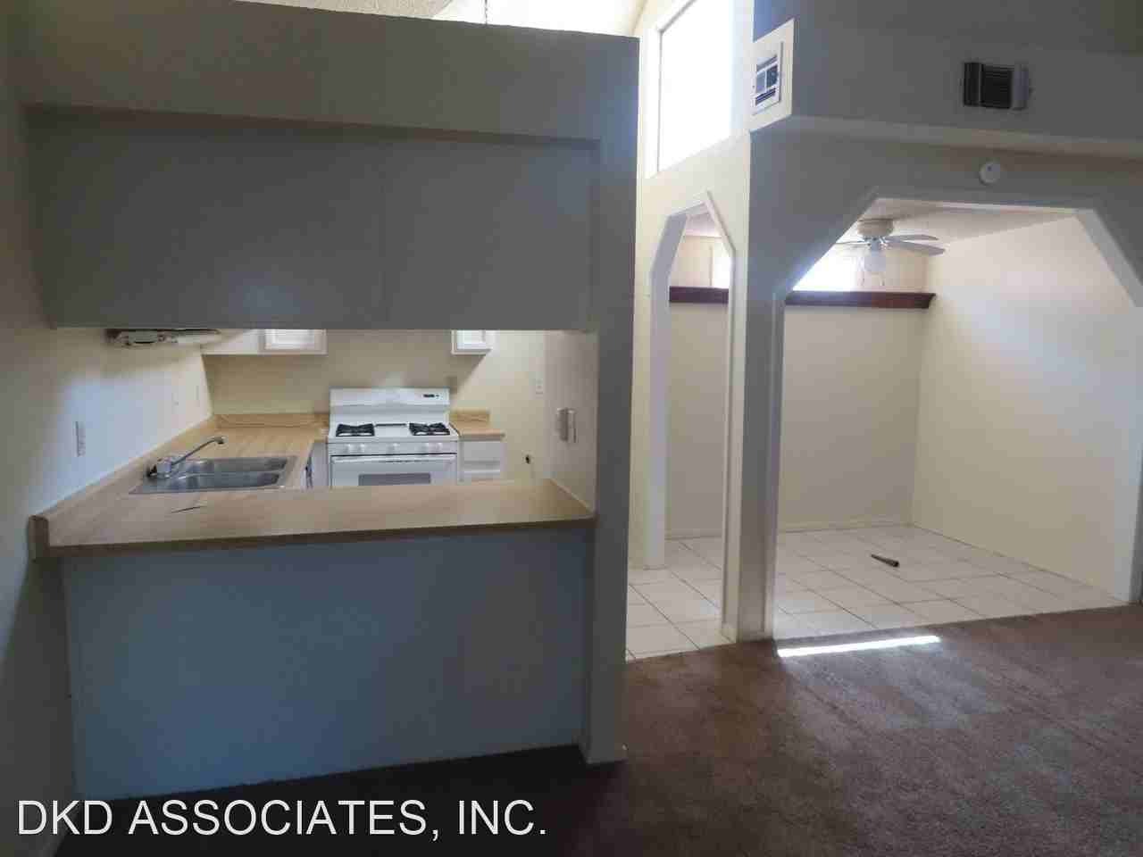 1831 Chris Scott Dr - Photo 3 of 14
