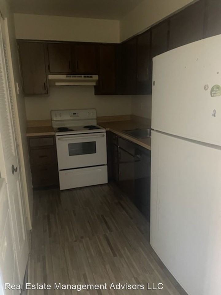 2027 Jason Drive - Photo 2 of 6