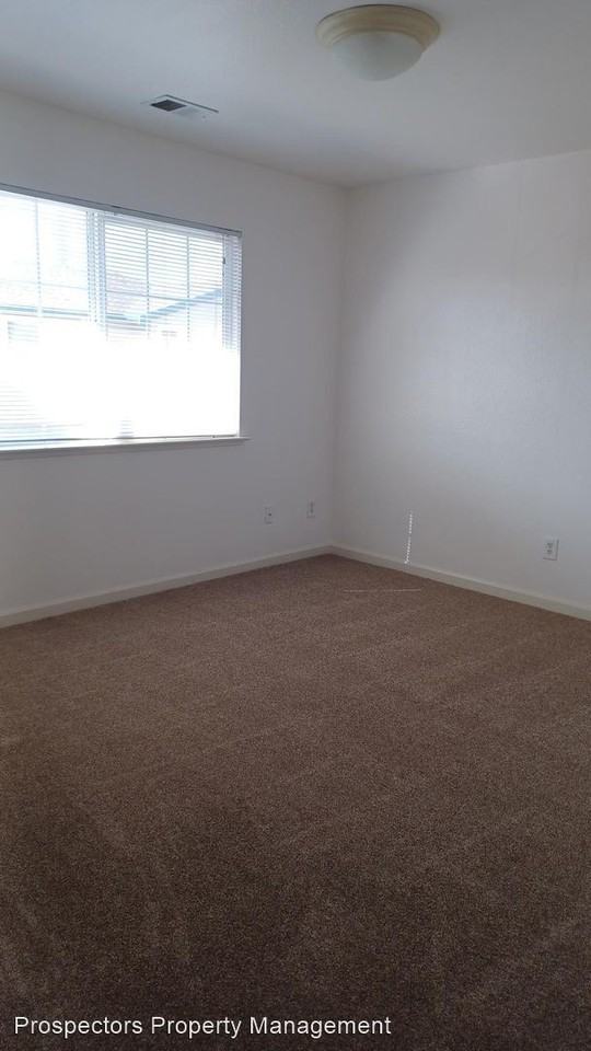 274 Farrell Ave - Photo 2 of 28