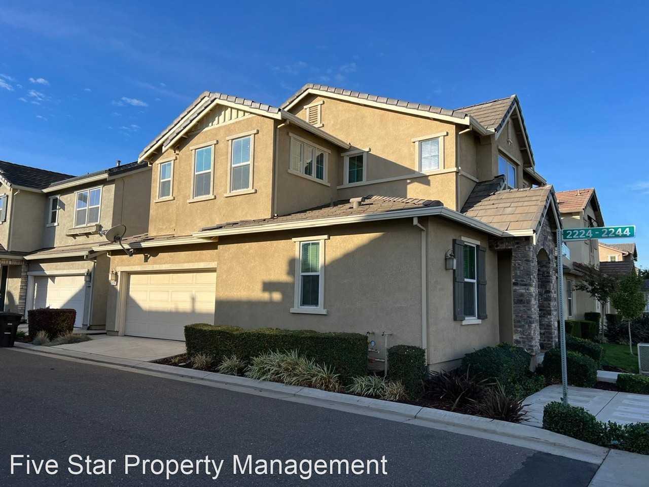 2224 Gallery Dr - Photo 3 of 34