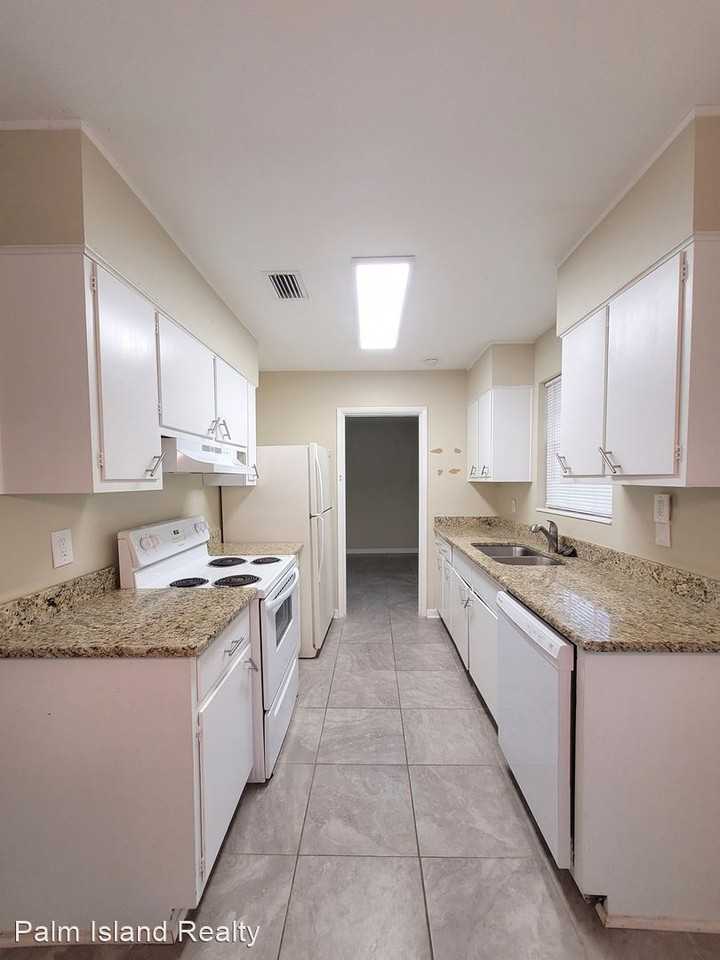 6319 E Shore Dr - Photo 3 of 10