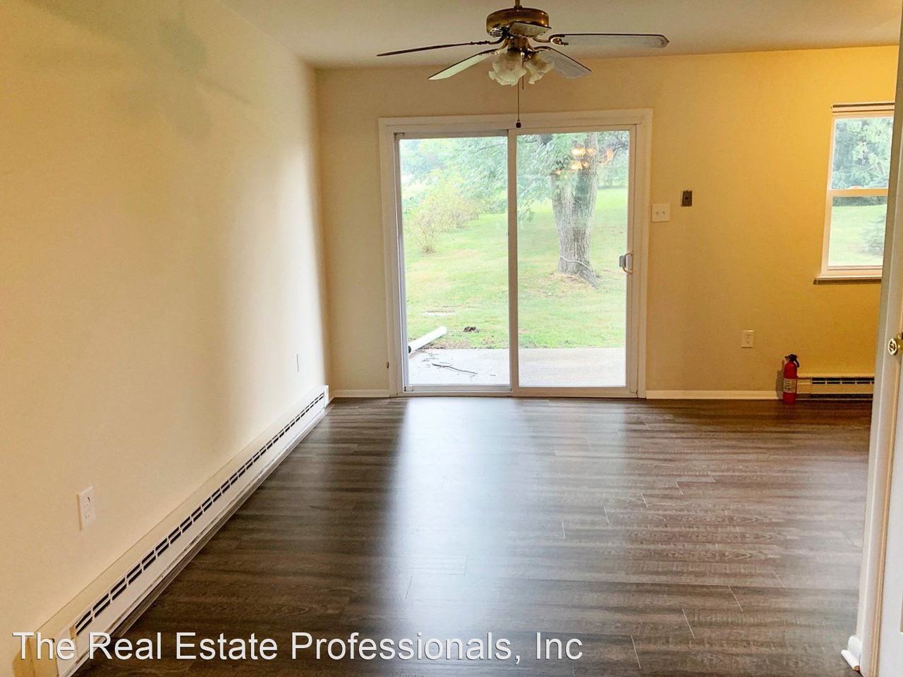 1023 Glasgow St - Photo 3 of 5