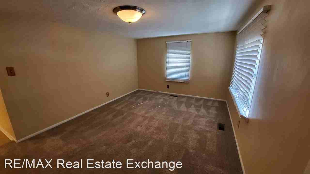 3239 Dallas Rd - Photo 2 of 8