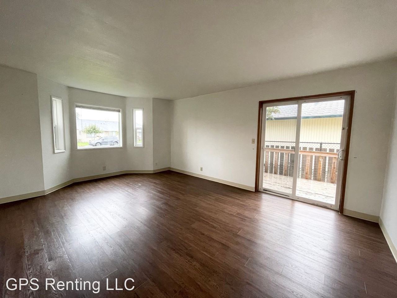 2207 Chestnut Street - Photo 3 of 16