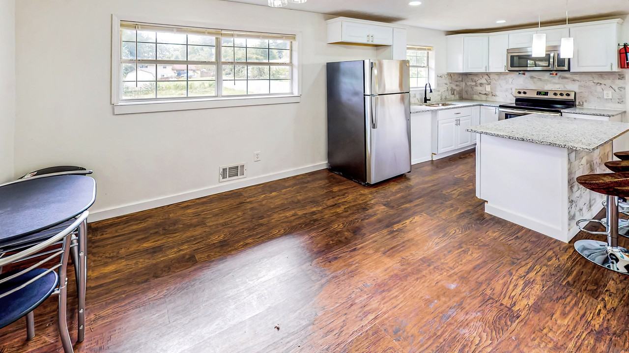 Canterbury Dr - Photo 6 of 12