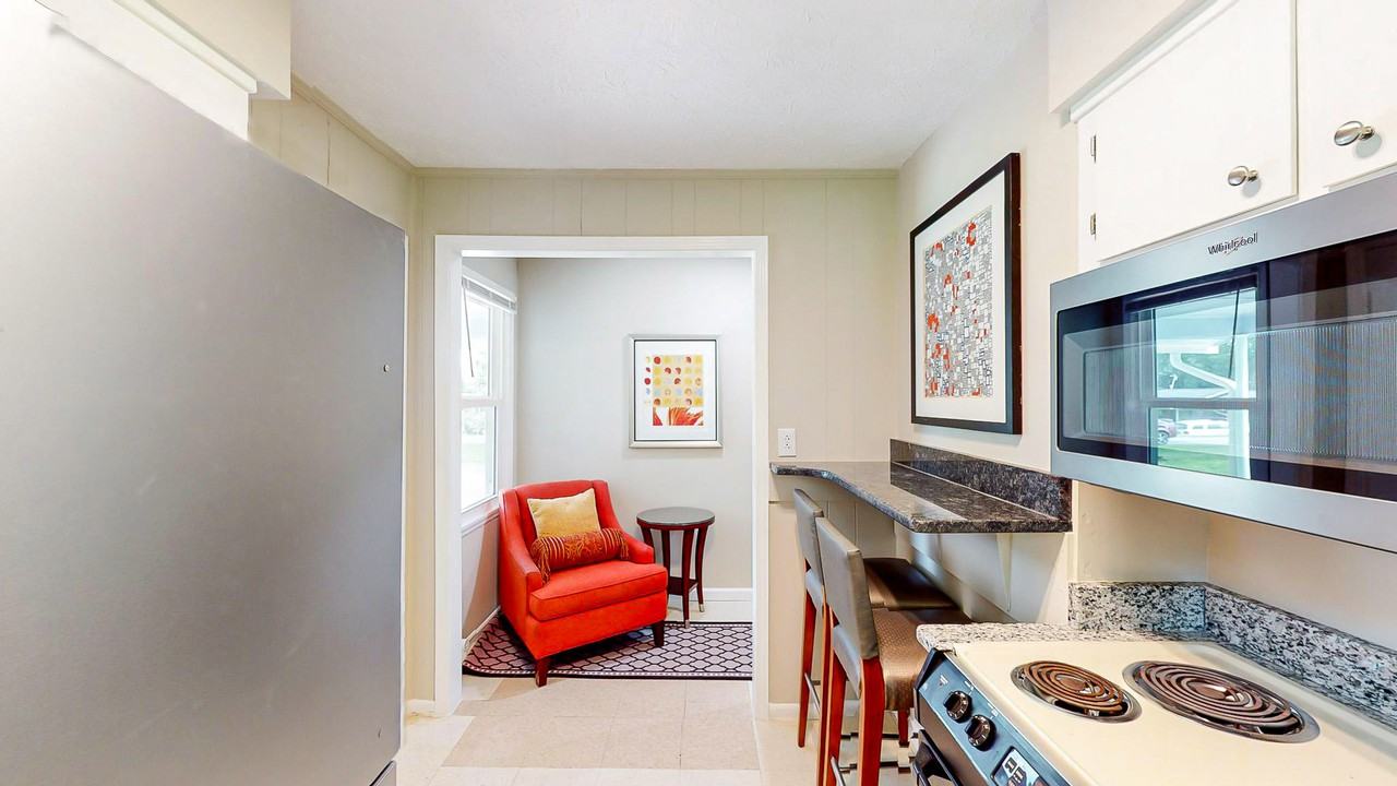 Apache Cir - Photo 3 of 13