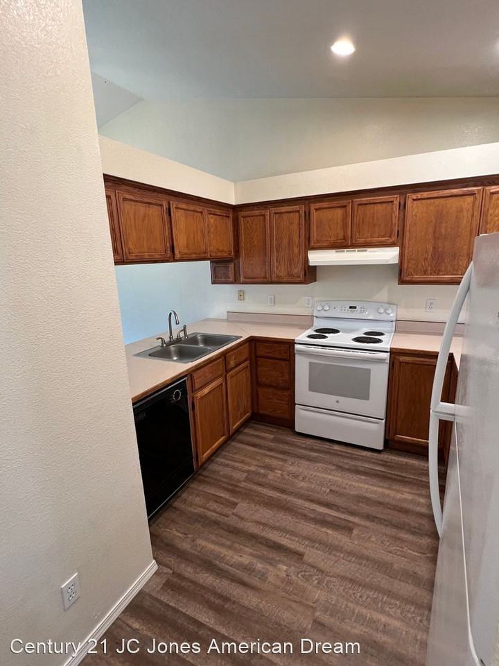 592/594 SW Larch Rd - Photo 2 of 15