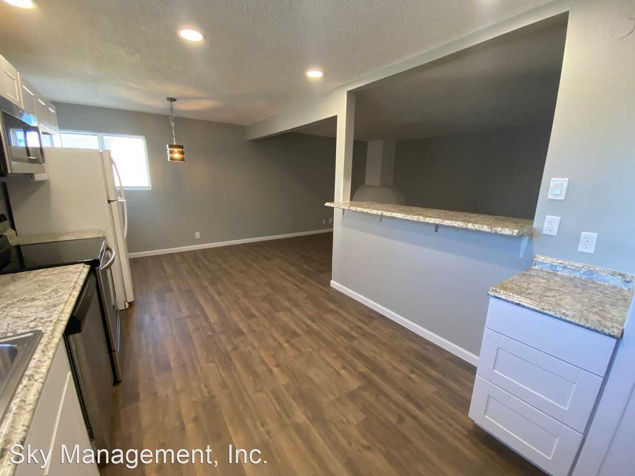 11713 Hagland Ave Ne - Photo 3 of 19