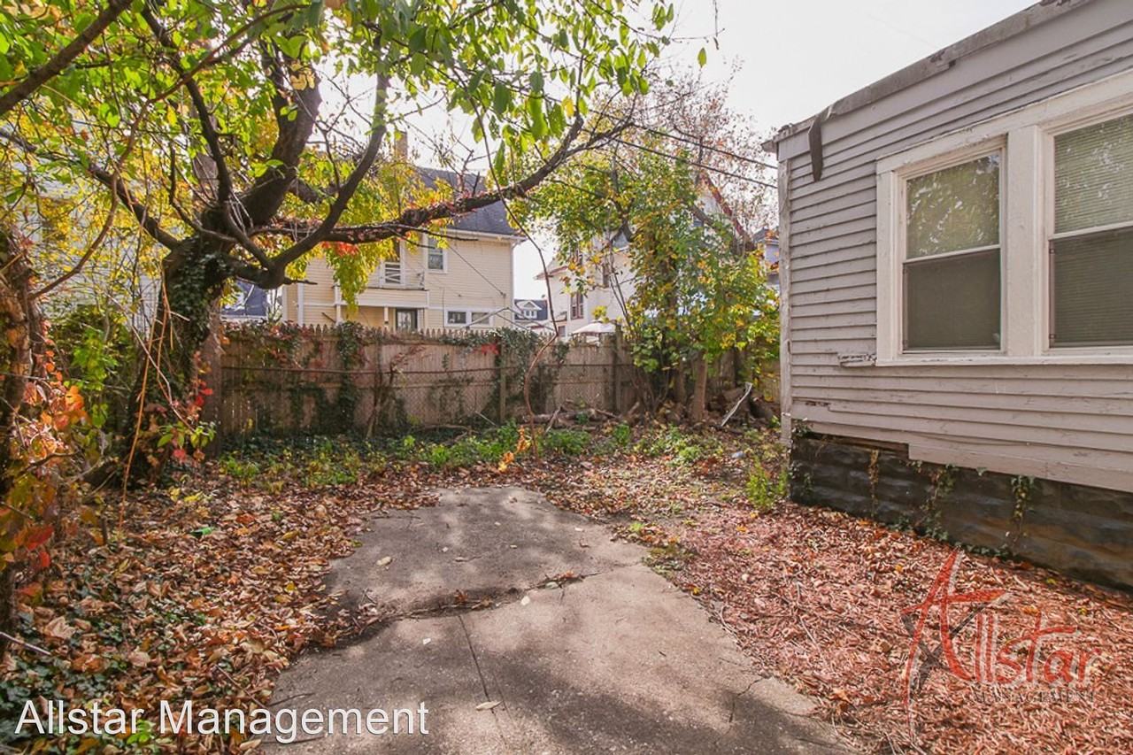 10022 Adams Ave - Photo 3 of 25